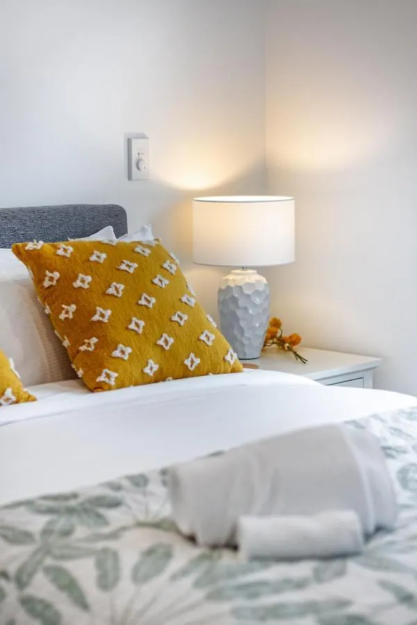 Vibrant City Abode - 2 Bed 2 Bath Apartment Christchurch