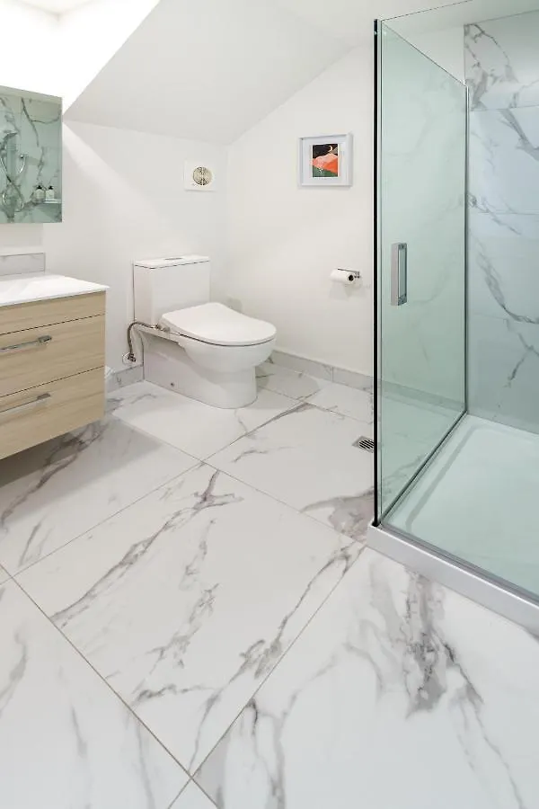 Vibrant City Abode - 2 Bed 2 Bath Apartment Christchurch