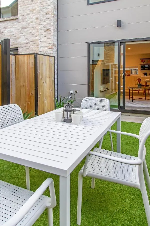 Vibrant City Abode - 2 Bed 2 Bath Apartment Christchurch New Zealand
