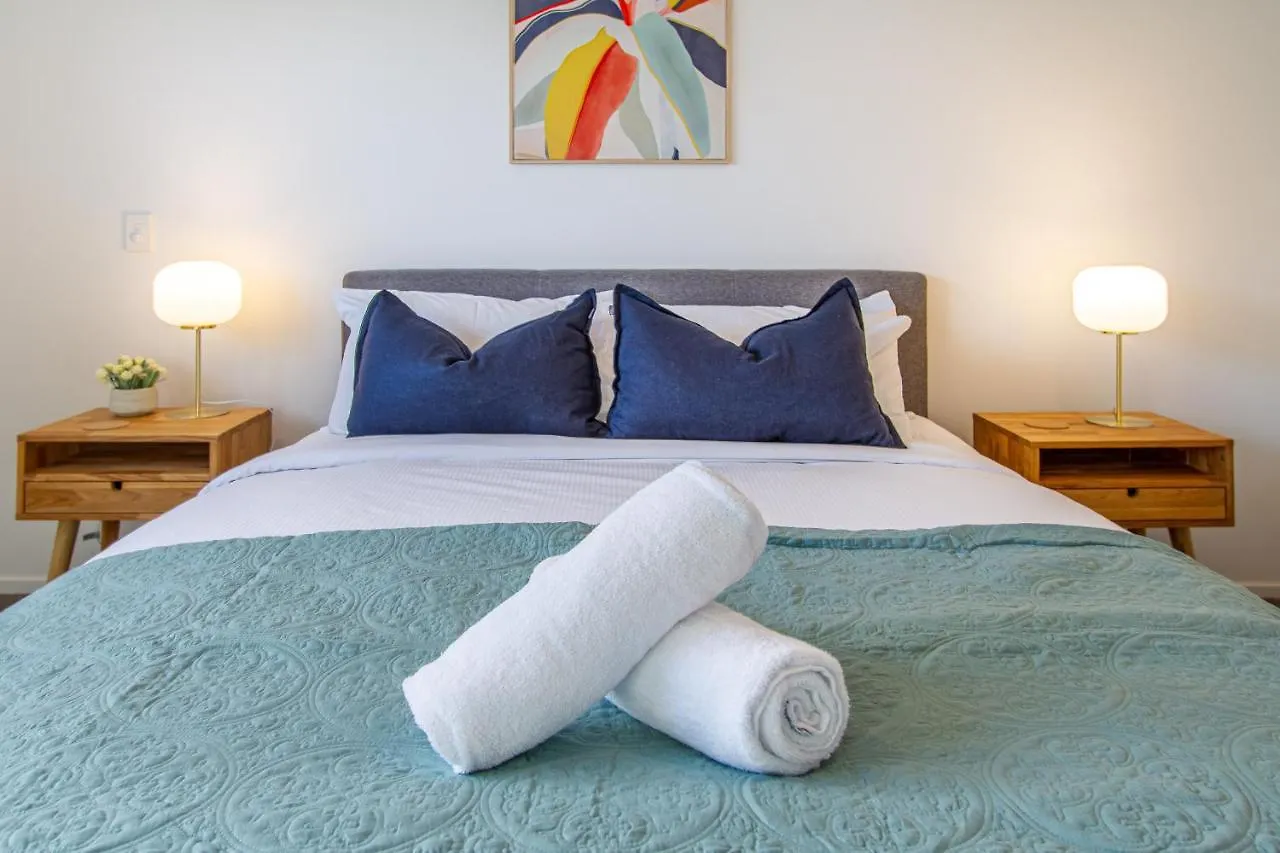 Vibrant City Abode - 2 Bed 2 Bath Apartment Christchurch 0*,