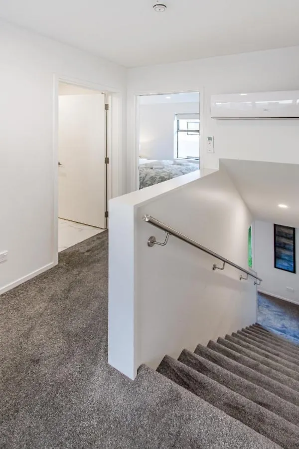 Vibrant City Abode - 2 Bed 2 Bath Apartment Christchurch