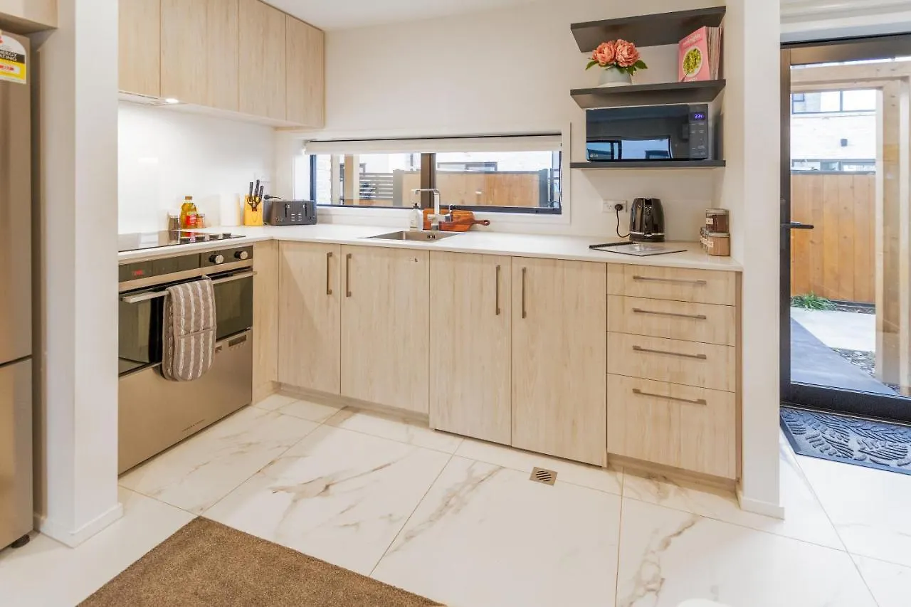 Vibrant City Abode - 2 Bed 2 Bath Apartment Christchurch 0*,  New Zealand
